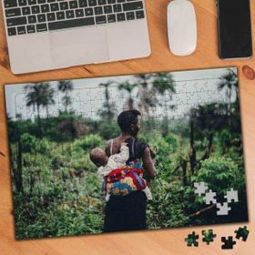 2134 Bebeğiyle Tarlada Çalışan Kadın 240 Parça Puzzle Yapboz