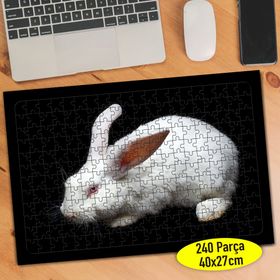 2481114 Siyah Zeminde Beyaz Tüylü Tavşan 240 Parça Puzzle Yapboz