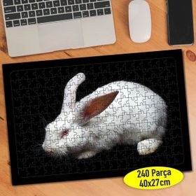 2481114 Siyah Zeminde Beyaz Tüylü Tavşan 240 Parça Puzzle Yapboz