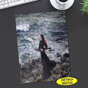 3 Deniz Kenarı Kayalıklar Üstünde Kadın 240 Parça Puzzle Yapboz