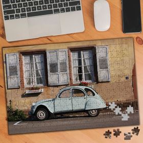 3091234 Panjurlu Ev Önünde Retro Araba 240 Parça Puzzle Yapboz
