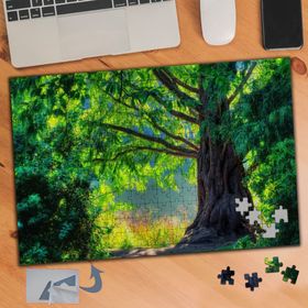320 Ormanda Yeşil Yapraklı Büyük Ağaç 240 Parça Puzzle Yapboz Tablo