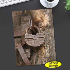 32316 Paslı Kilit ve Eskitme Tahta Kapı 240 Parça Puzzle Yapboz
