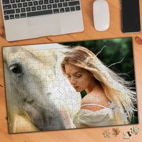 3567097 Beyaz At ve Beyaz Elbiseli Güzel Kız 240 Parça Puzzle Yapboz