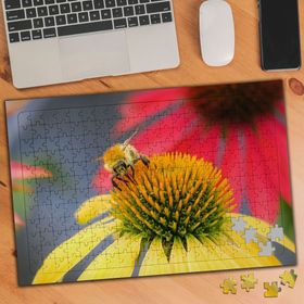 3580100 Çiçekten Bal Toplayan Arı 240 Parça Puzzle Yapboz
