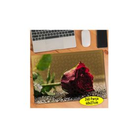 373873 Islak Zeminde Zarif Kırmızı Gül 240 Parça Puzzle Yapboz