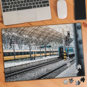 384947 Açık Tren İstasyonu 240 Parça Puzzle Yapboz
