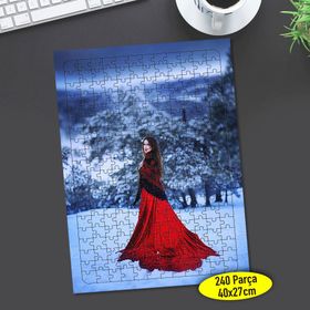 4 Karlı Kış Mevsimi Kırmızı Elbiseli Kız 240 Parça Puzzle Yapboz