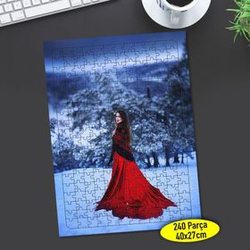 4 Karlı Kış Mevsimi Kırmızı Elbiseli Kız 240 Parça Puzzle Yapboz