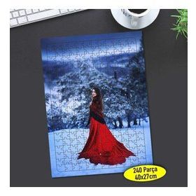4 Karlı Kış Mevsimi Kırmızı Elbiseli Kız 240 Parça Puzzle Yapboz