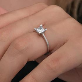 4 Tırnaklı Zirkon Taşlı Gümüş Tektaş Yüzük