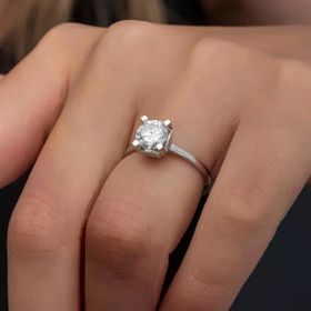 4 Tırnaklı Zirkon Taşlı Gümüş Tektaş Yüzük
