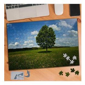 406 Yeşil Çimenlerde Yalnız Ağaç 240 Parça Puzzle Yapboz Tablo