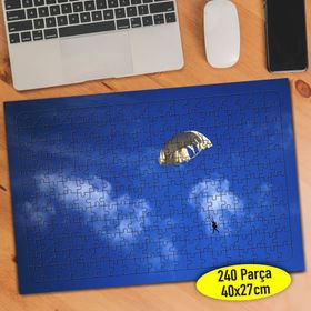 41106 Bulutlu Gökyüzünde Süzülen Paraşüt 240 Parça Puzzle Yapboz