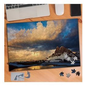 428 Bulutlu Gökyüzü Altında Kayalık 240 Parça Puzzle Yapboz Tablo