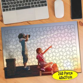 4328 Dürbünle Gökyüzünü İnceleyen Çocuk 240 Parça Puzzle Yapboz