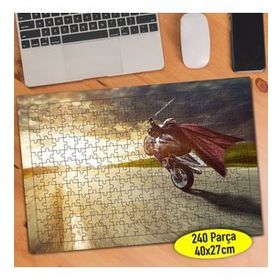 48 Pelerinli Hızlı Motorsiklet Yarışçısı 240 Parça Puzzle Yapboz