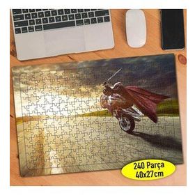 48 Pelerinli Hızlı Motorsiklet Yarışçısı 240 Parça Puzzle Yapboz