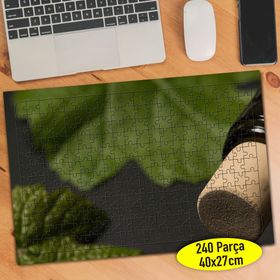 49 Yeşil Yapraklar Arasında Şarap Şişesi 240 Parça Puzzle Yapboz
