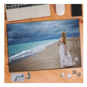 530 Kumsalda Kadın Sahil 240 Parça Puzzle Yapboz Tablo