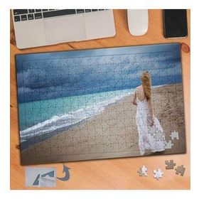 530 Kumsalda Kadın Sahil 240 Parça Puzzle Yapboz Tablo