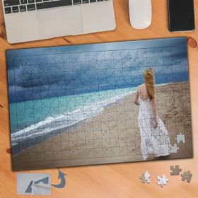 530 Kumsalda Kadın Sahil 240 Parça Puzzle Yapboz Tablo