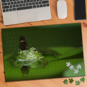540812 Burnuna Kelebek Konan Kurbağa 240 Parça Puzzle Yapboz