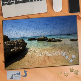 584 Kumsalda Kayalıklar Ve Deniz 240 Parça Puzzle Yapboz Tablo