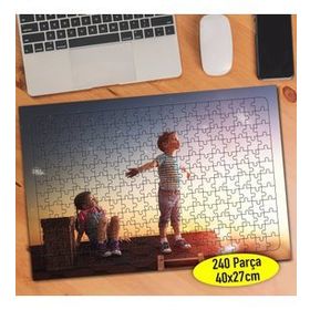 589243 Çatıda Kolları Açık Mutlu Çocuk 240 Parça Puzzle Yapboz