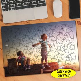 589243 Çatıda Kolları Açık Mutlu Çocuk 240 Parça Puzzle Yapboz