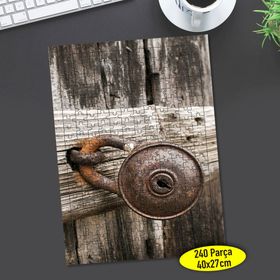 62101699 Eskitme Tahta Kapıda Kilit 240 Parça Puzzle Yapboz