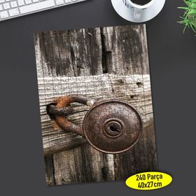 62101699 Eskitme Tahta Kapıda Kilit 240 Parça Puzzle Yapboz