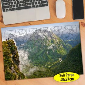 62858006 Dumanlı Yeşil Doğa Dağ Manzarası 240 Parça Puzzle Yapboz