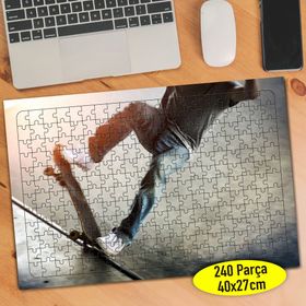 65895949 Kaykay Süren Genç Adam 240 Parça Puzzle Yapboz