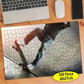 65895949 Kaykay Süren Genç Adam 240 Parça Puzzle Yapboz