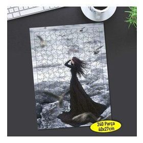 7 Deniz Kenarında Uçan Kuşlar ve Kadın 240 Parça Puzzle Yapboz