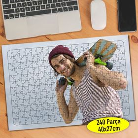 71540262 Kaykay Tutkunu Genç Adam 240 Parça Puzzle Yapboz