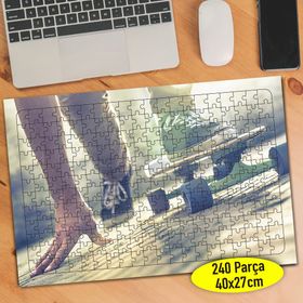 71540378 Kaykay Süren Genç Adam 240 Parça Puzzle Yapboz