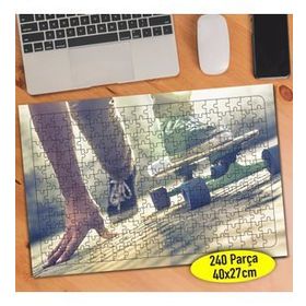 71540378 Kaykay Süren Genç Adam 240 Parça Puzzle Yapboz