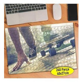 71540378 Kaykay Süren Genç Adam 240 Parça Puzzle Yapboz