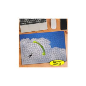 7426 Bulutlu Gökyüzünde Süzülen Paraşüt 240 Parça Puzzle Yapboz