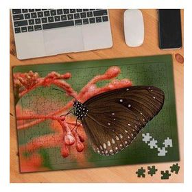 74459 Çiçek Dalında Kelebek 240 Parça Puzzle Yapboz