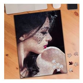 74525 Hüzünlü Kadın Portresi 240 Parça Puzzle Yapboz