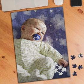 74609 Gülümseyen Şirin Bebek 240 Parça Puzzle Yapboz