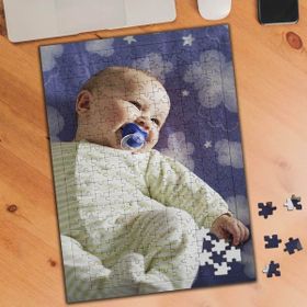 74609 Gülümseyen Şirin Bebek 240 Parça Puzzle Yapboz