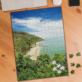 74628 Yeşil Ağaçlar ve Deniz Manzarası 240 Parça Puzzle Yapboz