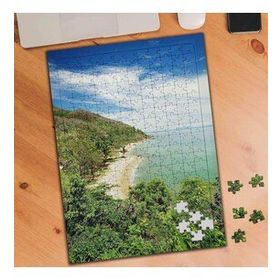 74628 Yeşil Ağaçlar ve Deniz Manzarası 240 Parça Puzzle Yapboz