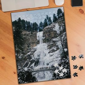 74773 Karlı Dağ Yolunda Şelale Manzarası 240 Parça Puzzle Yapboz