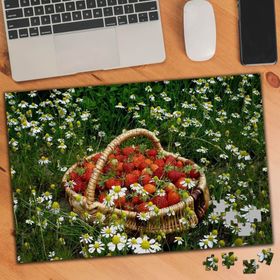 74838 Papatyalar İçinde Çilek Dolu Sepet 240 Parça Puzzle Yapboz