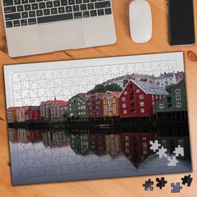 74867 Sahil Kenarında Rengarenk Evler 240 Parça Puzzle Yapboz